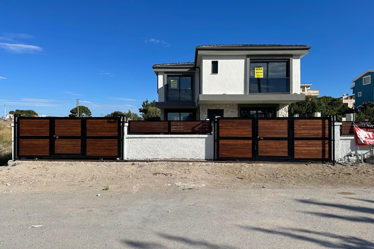 Karaburun Otopark Garaj Kapıları